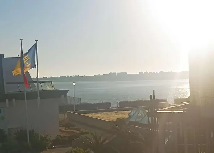 Appartement Cosy Avec Balcon Et Parking, - Fr-1-494-173 *