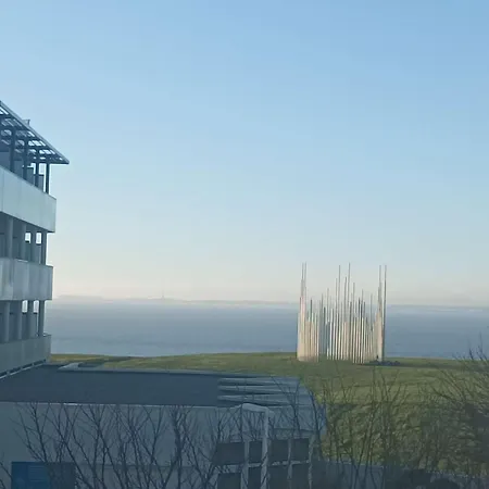 Cosy Avec Balcon Et Parking, - Fr-1-494-173