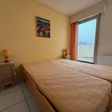 Appartement Cosy Avec Balcon Et Parking, - Fr-1-494-173 *