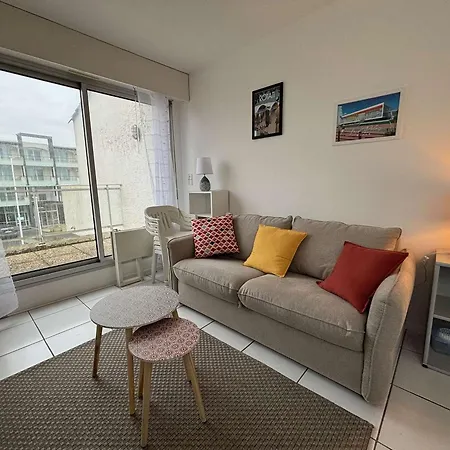 Appartement Cosy Avec Balcon Et Parking, - Fr-1-494-173